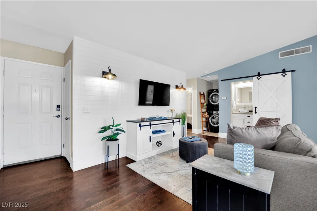 585 Jackson, Henderson, NV 89014