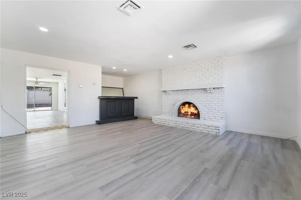 941 Hacienda, Las Vegas, NV 89119
