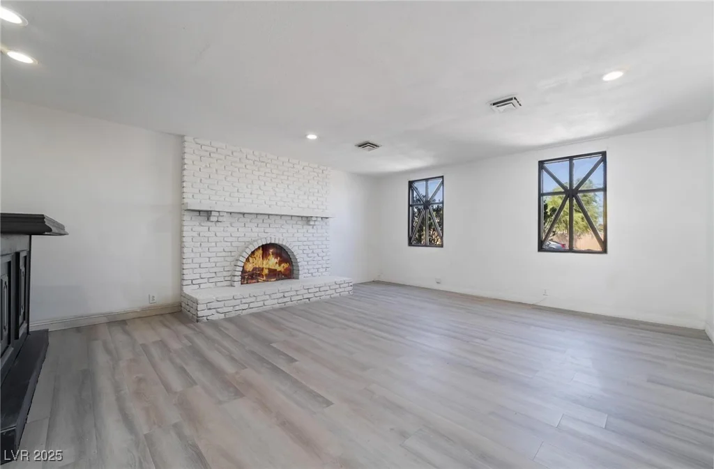 941 Hacienda, Las Vegas, NV 89119