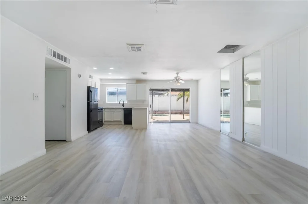 941 Hacienda, Las Vegas, NV 89119