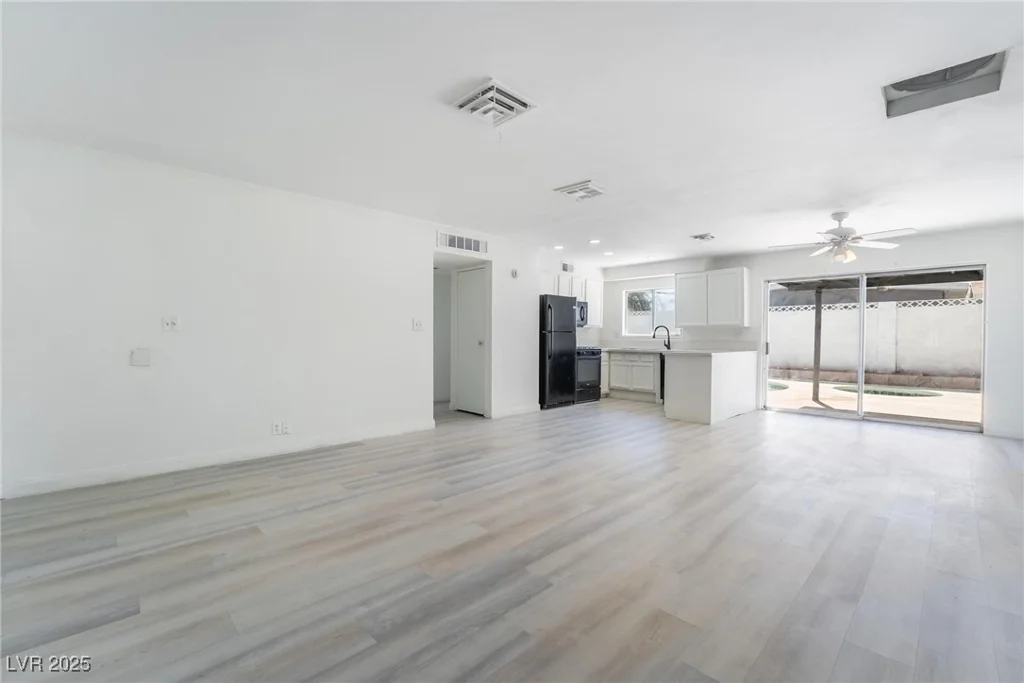 941 Hacienda, Las Vegas, NV 89119