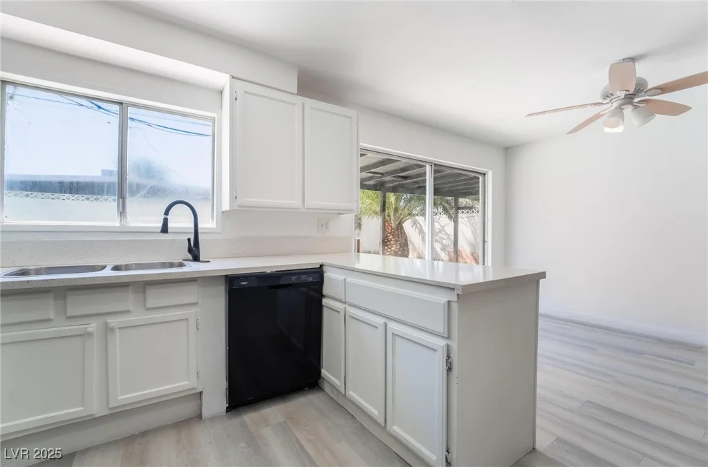 941 Hacienda, Las Vegas, NV 89119
