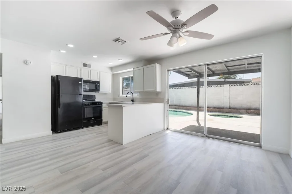 941 Hacienda, Las Vegas, NV 89119