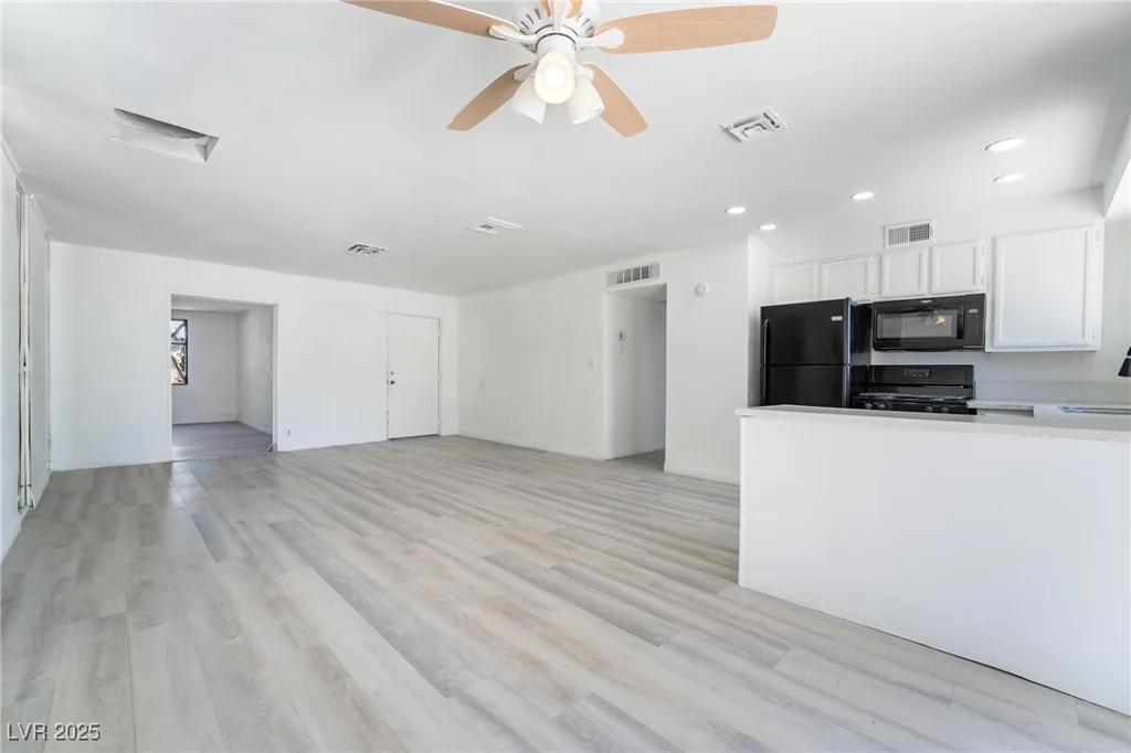 941 Hacienda, Las Vegas, NV 89119