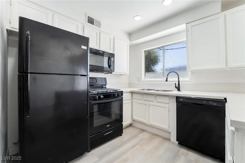941 Hacienda, Las Vegas, NV 89119