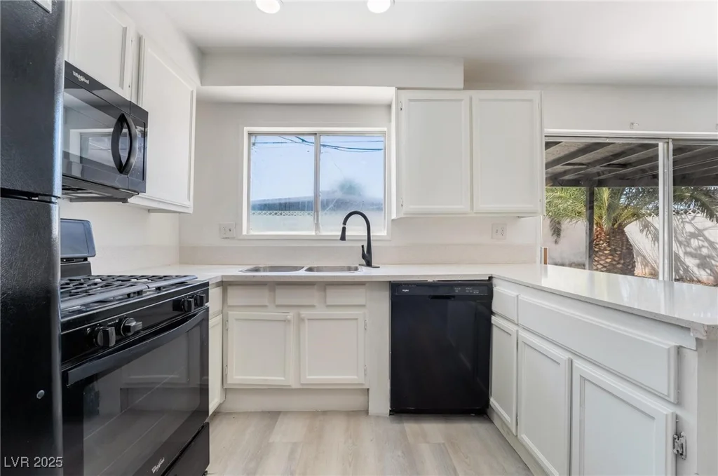 941 Hacienda, Las Vegas, NV 89119