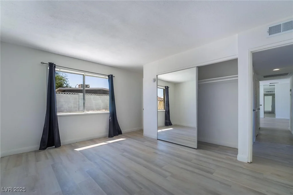 941 Hacienda, Las Vegas, NV 89119