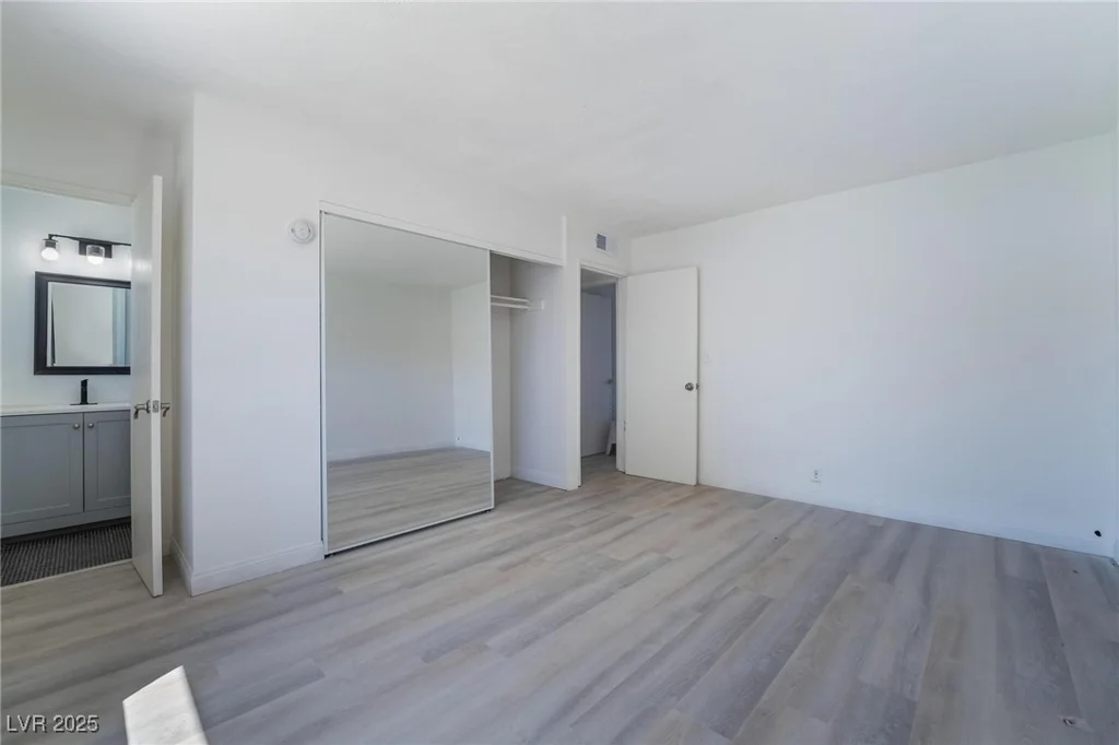941 Hacienda, Las Vegas, NV 89119