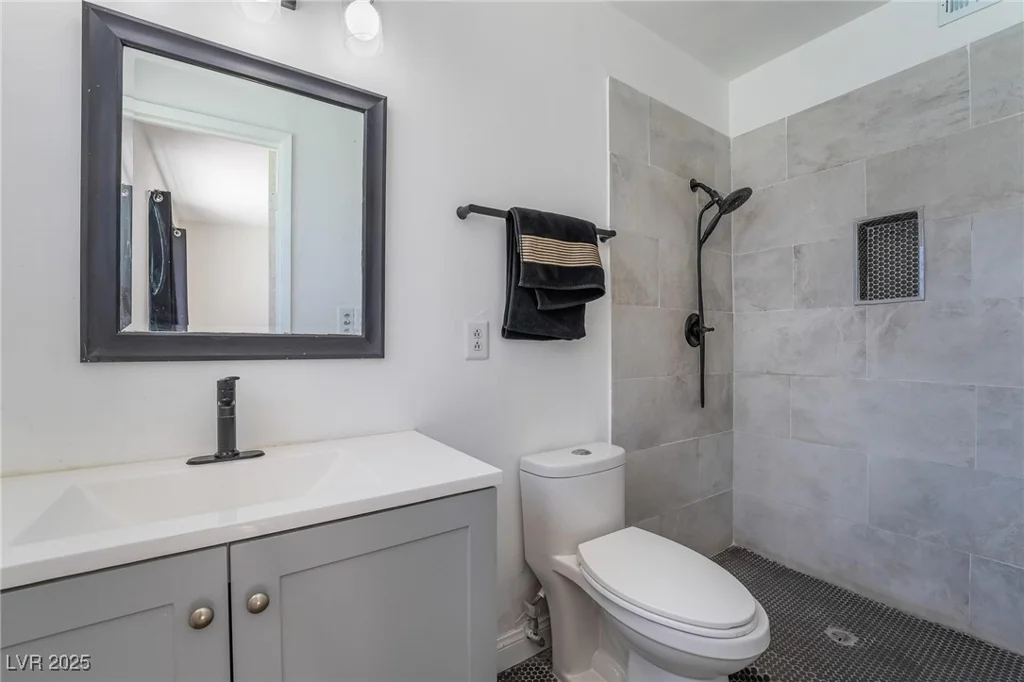 941 Hacienda, Las Vegas, NV 89119