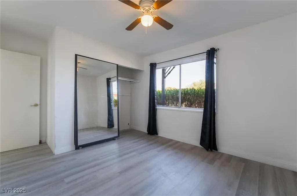 941 Hacienda, Las Vegas, NV 89119