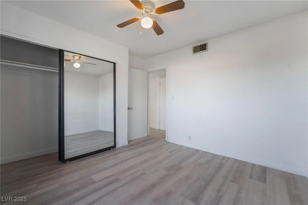 941 Hacienda, Las Vegas, NV 89119