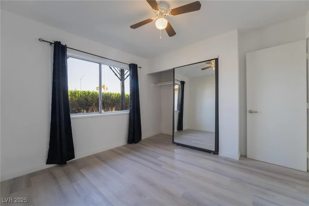 941 Hacienda, Las Vegas, NV 89119