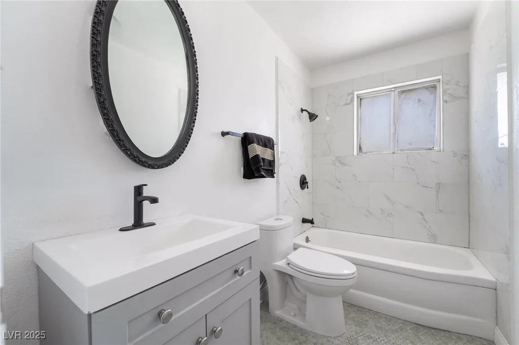 941 Hacienda, Las Vegas, NV 89119