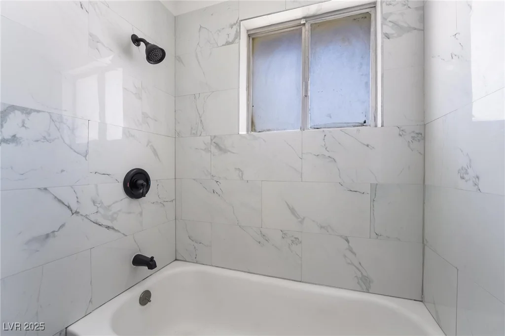 941 Hacienda, Las Vegas, NV 89119