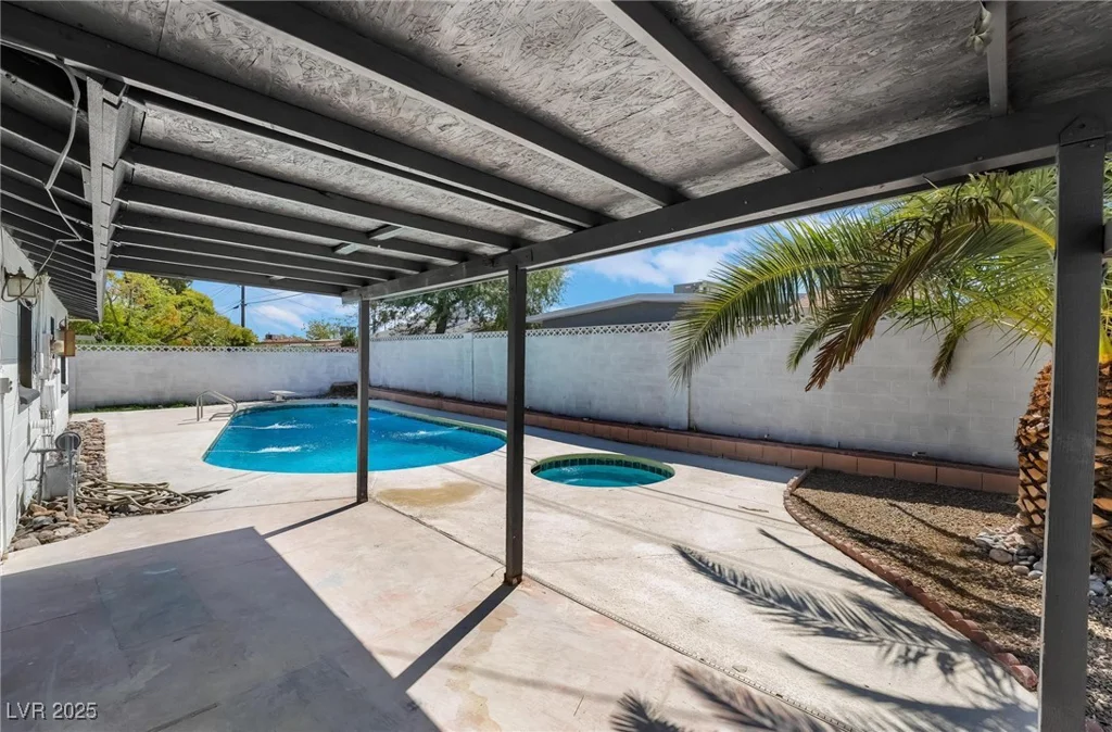 941 Hacienda, Las Vegas, NV 89119