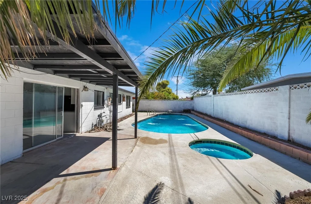 941 Hacienda, Las Vegas, NV 89119