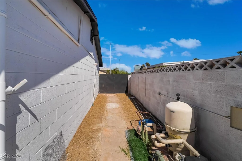941 Hacienda, Las Vegas, NV 89119