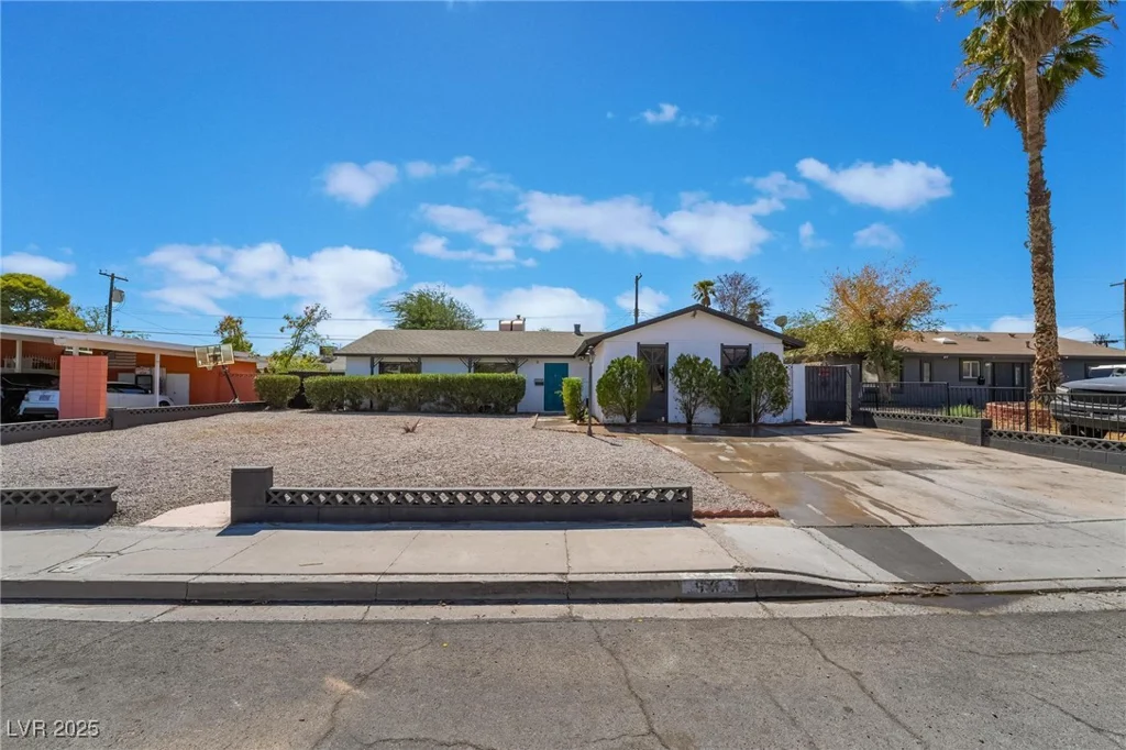 941 Hacienda, Las Vegas, NV 89119