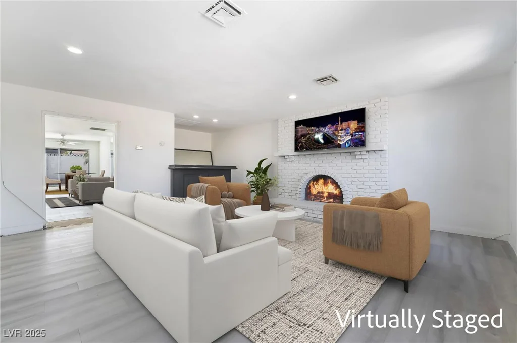 941 Hacienda, Las Vegas, NV 89119