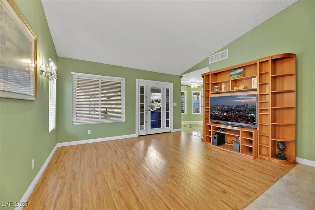7713 Shore Haven, Las Vegas, NV 89128
