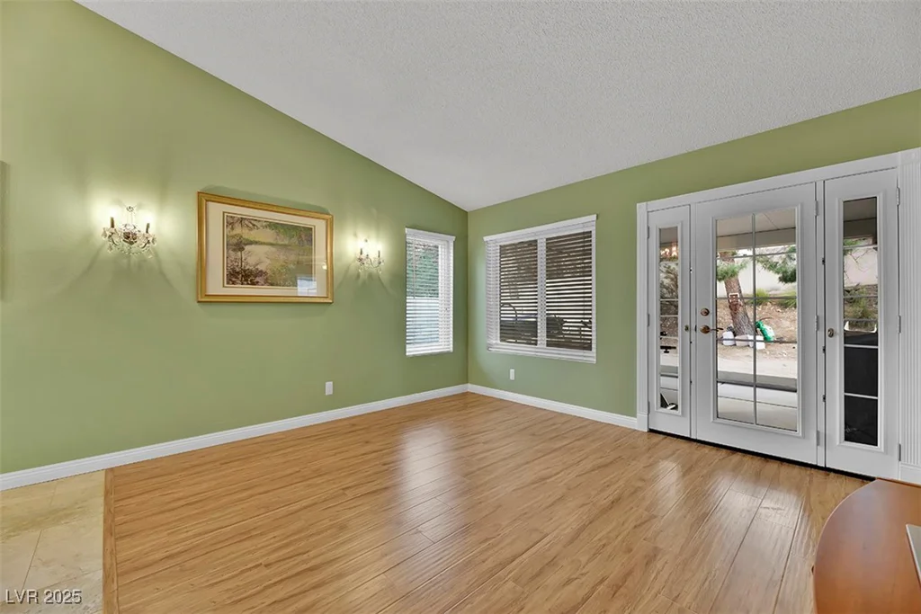 7713 Shore Haven, Las Vegas, NV 89128