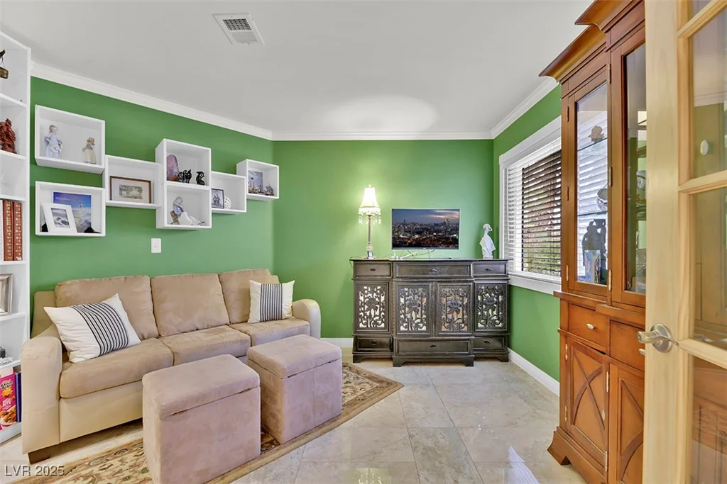 7713 Shore Haven, Las Vegas, NV 89128