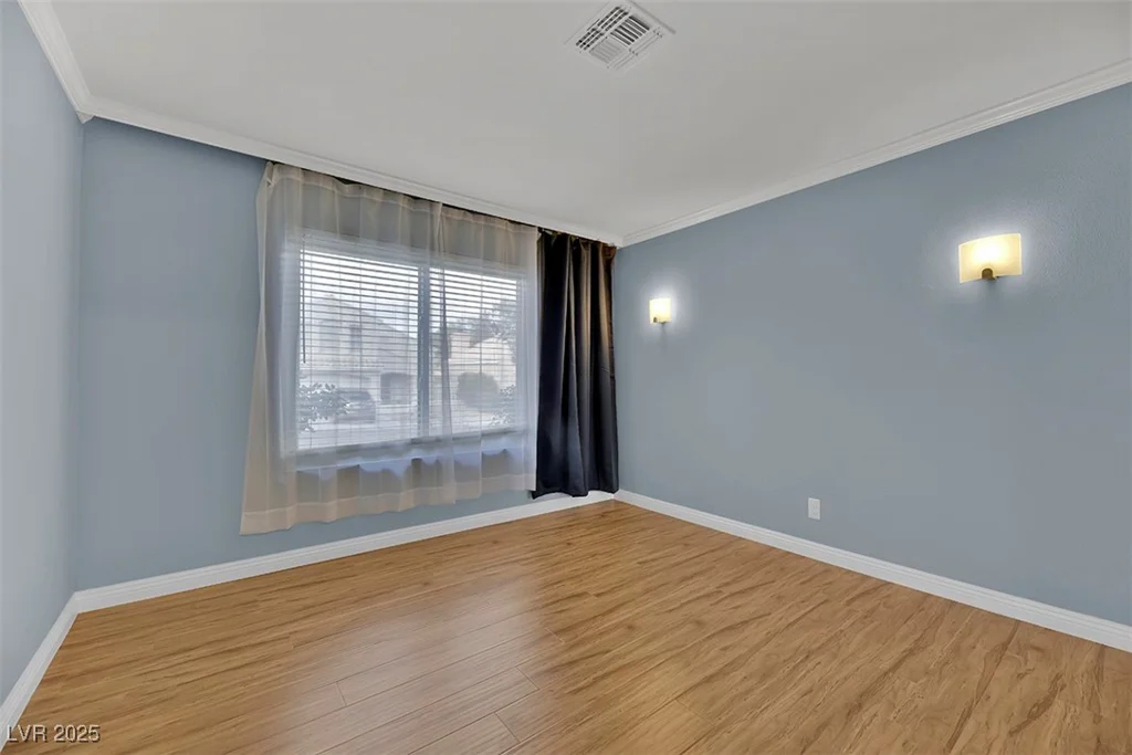 7713 Shore Haven, Las Vegas, NV 89128