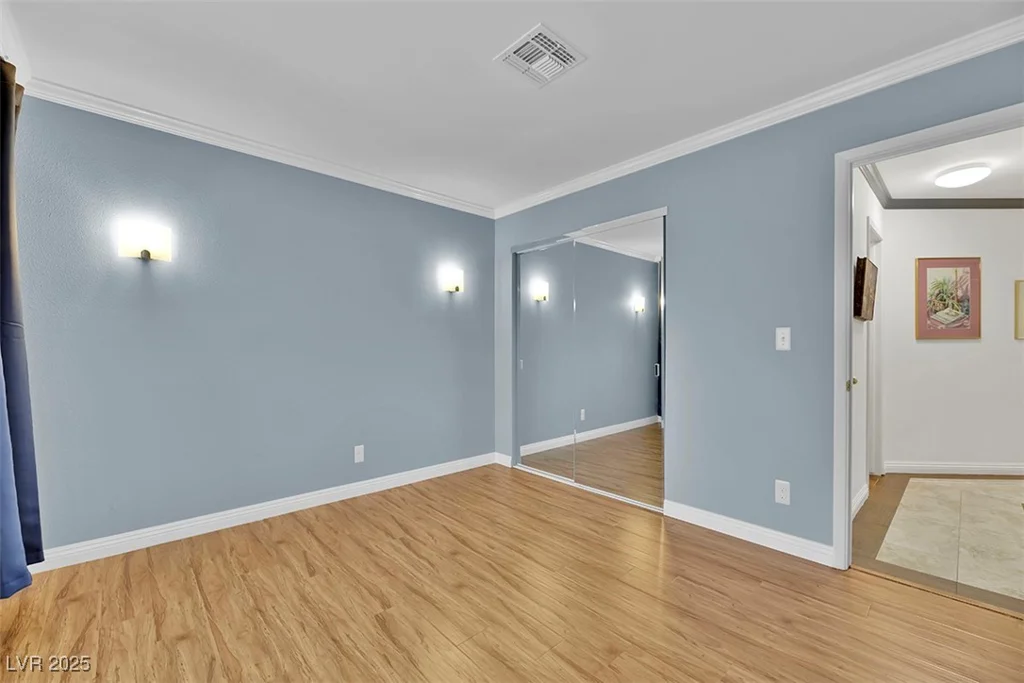 7713 Shore Haven, Las Vegas, NV 89128