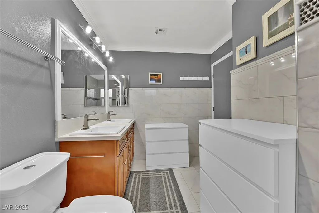 7713 Shore Haven, Las Vegas, NV 89128