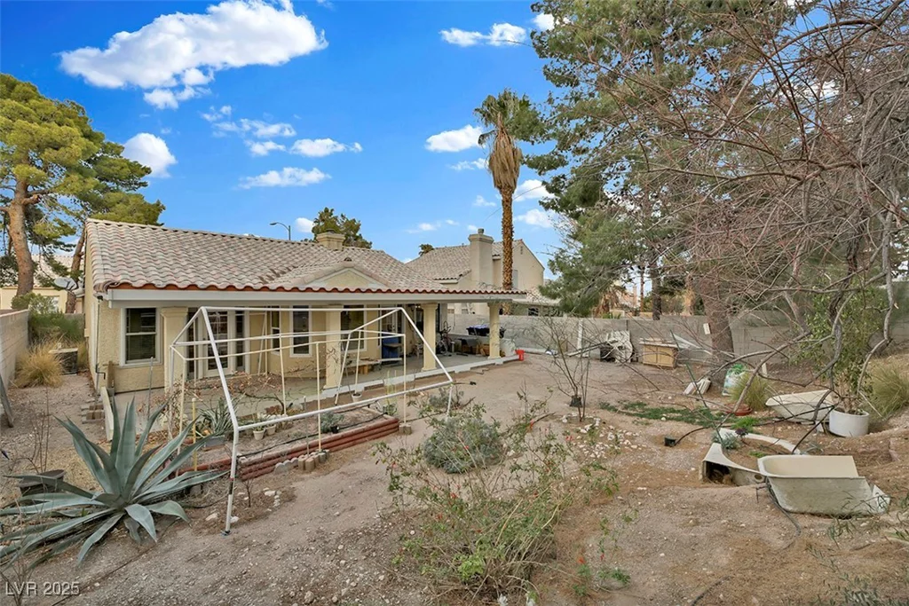 7713 Shore Haven, Las Vegas, NV 89128