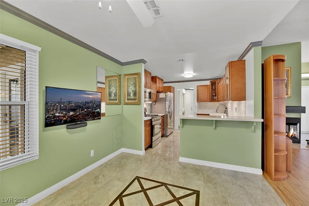 7713 Shore Haven, Las Vegas, NV 89128