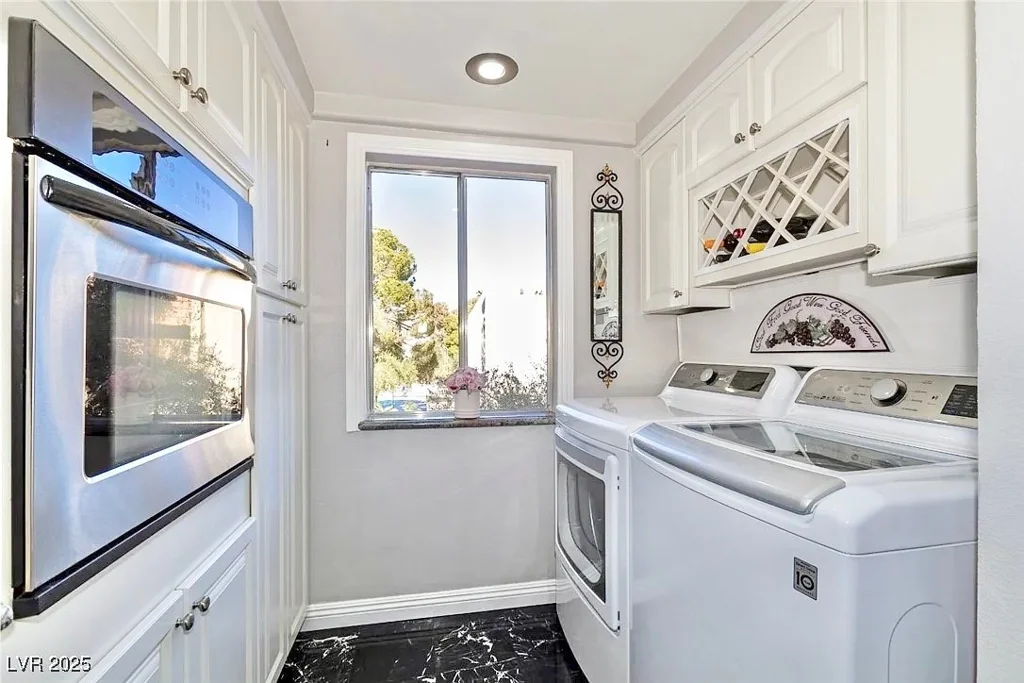 730 Royal Crest, Las Vegas, NV 89169