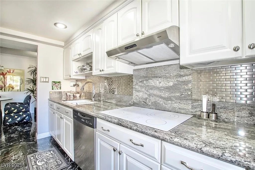 730 Royal Crest, Las Vegas, NV 89169