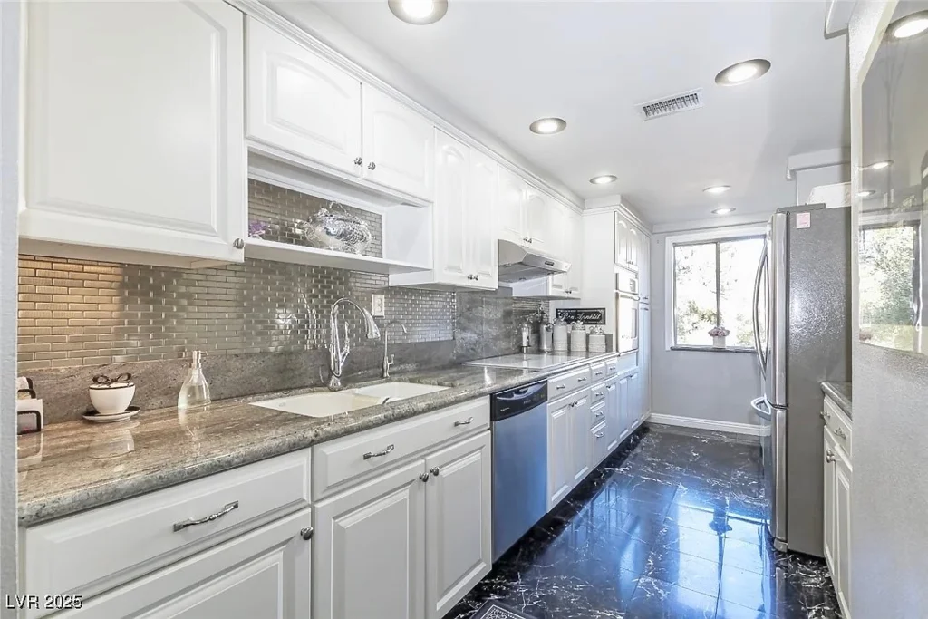 730 Royal Crest, Las Vegas, NV 89169