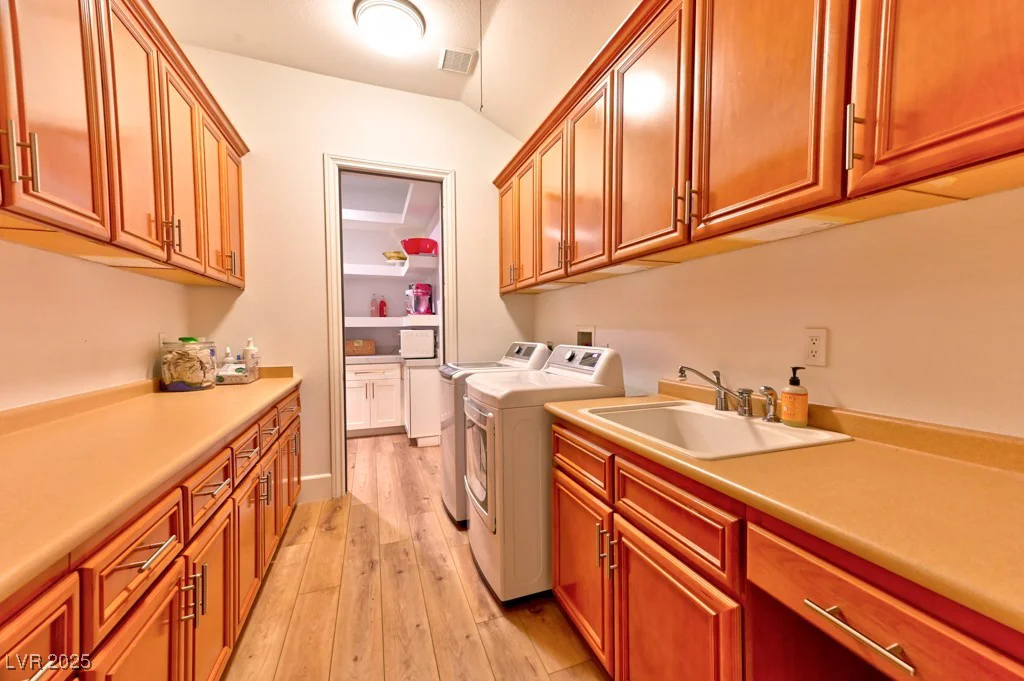 7565 Torrey Pines, Las Vegas, NV 89131