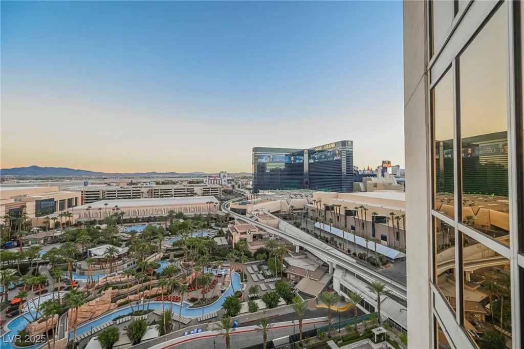 145 HARMON, Las Vegas, NV 89109