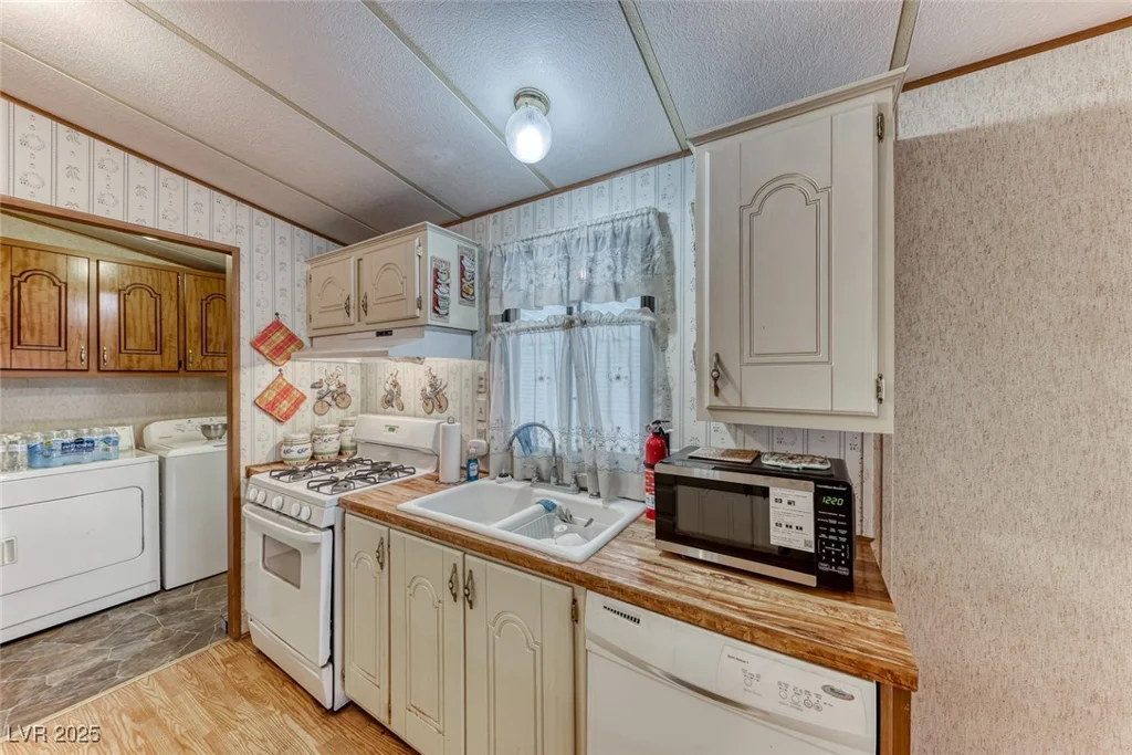 5561 Aldama, Las Vegas, NV 89122