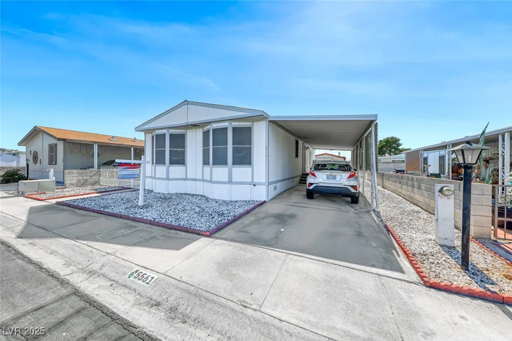 5561 Aldama, Las Vegas, NV 89122