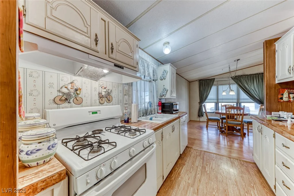 5561 Aldama, Las Vegas, NV 89122