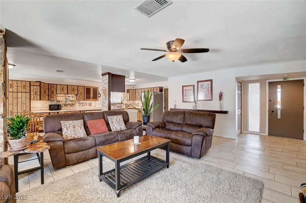 216 Candlelight, Las Vegas, NV 89145