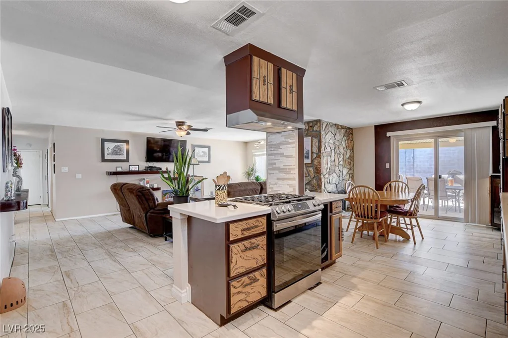 216 Candlelight, Las Vegas, NV 89145