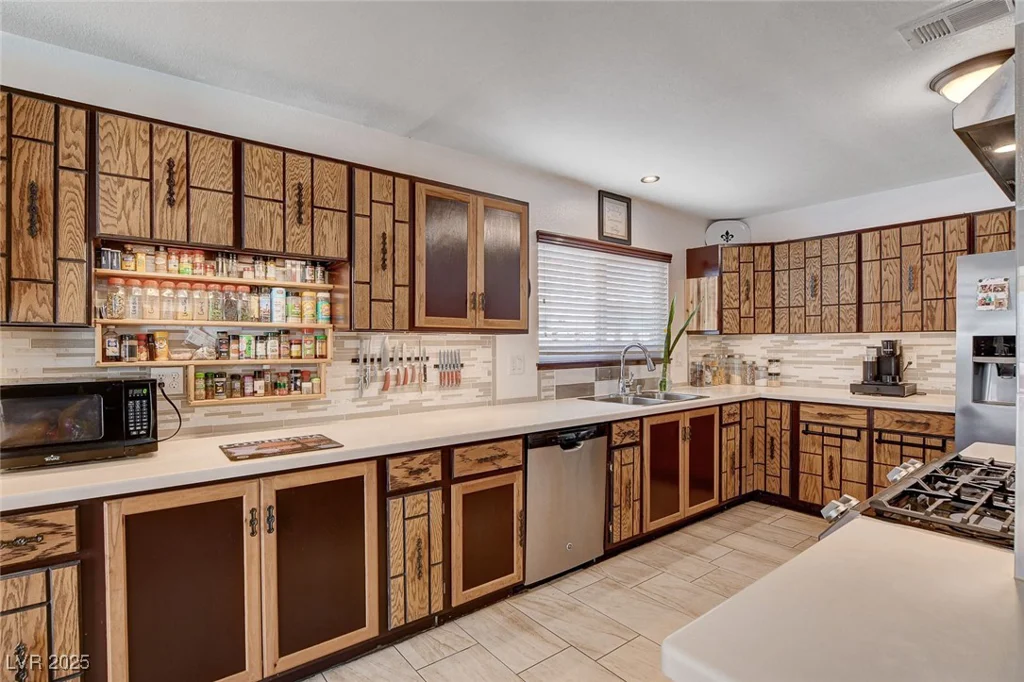 216 Candlelight, Las Vegas, NV 89145