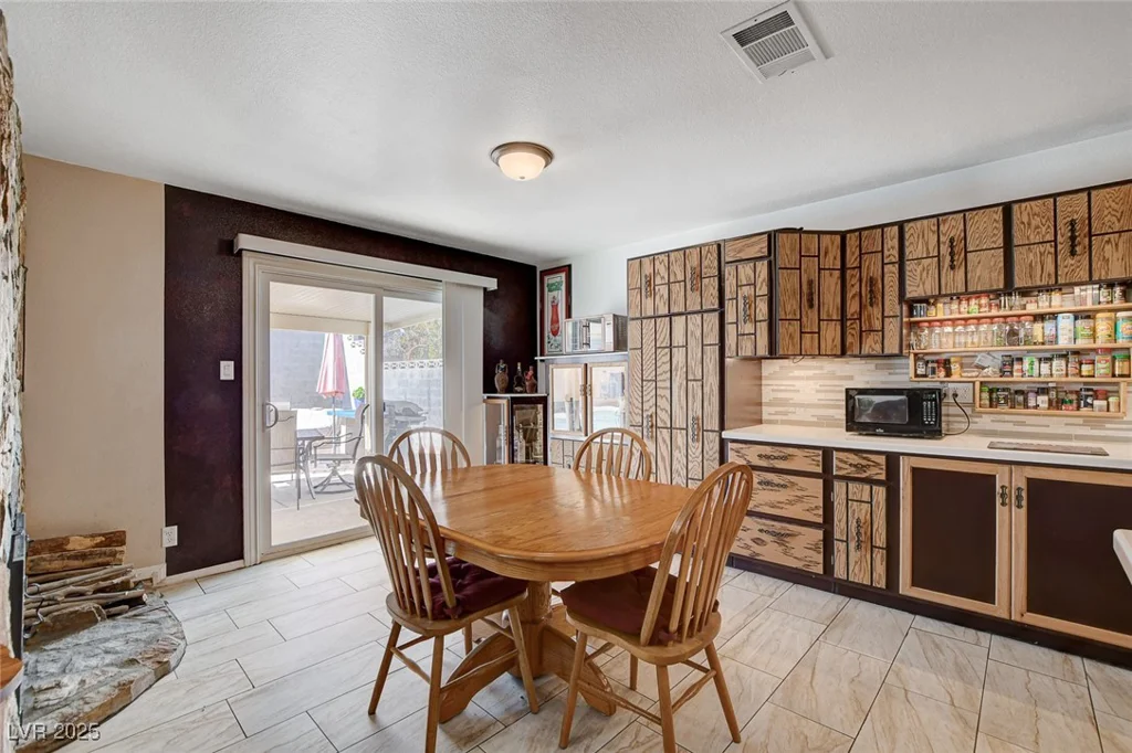 216 Candlelight, Las Vegas, NV 89145