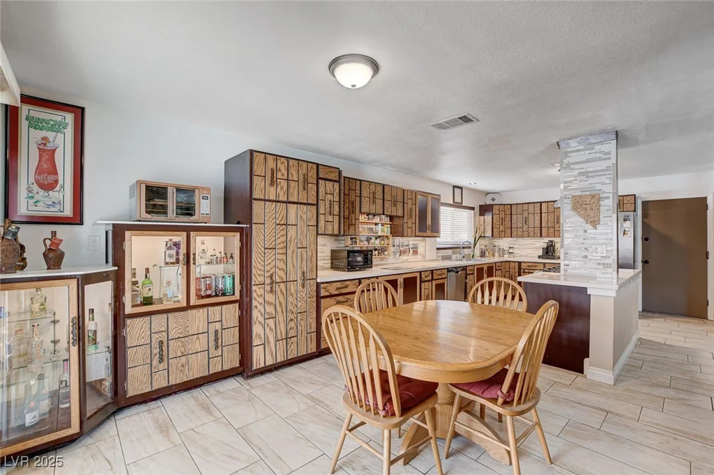216 Candlelight, Las Vegas, NV 89145