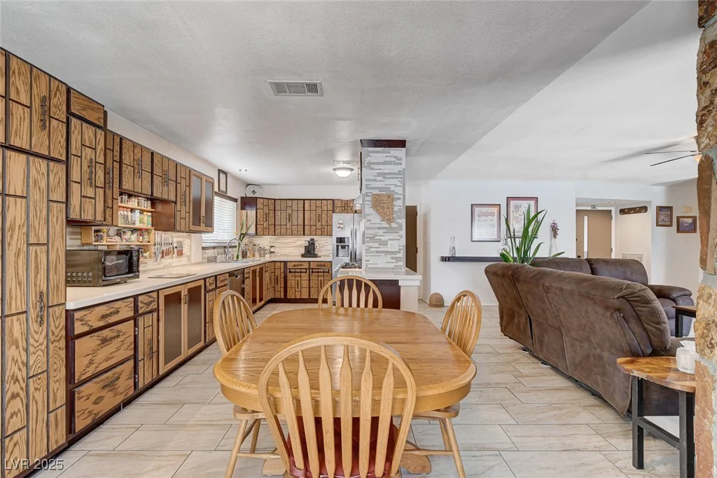 216 Candlelight, Las Vegas, NV 89145