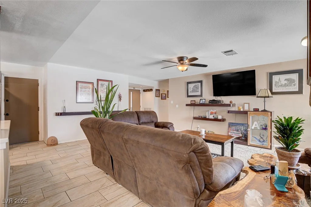 216 Candlelight, Las Vegas, NV 89145
