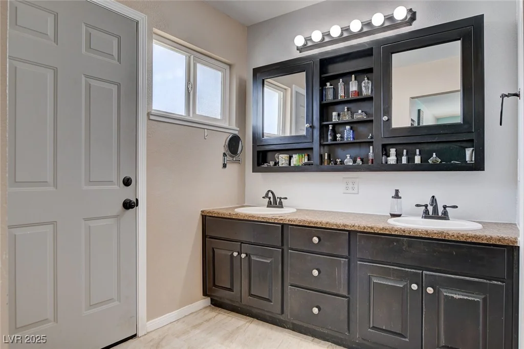 216 Candlelight, Las Vegas, NV 89145