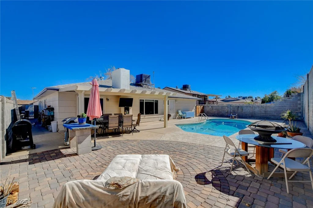 216 Candlelight, Las Vegas, NV 89145