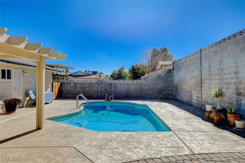 216 Candlelight, Las Vegas, NV 89145