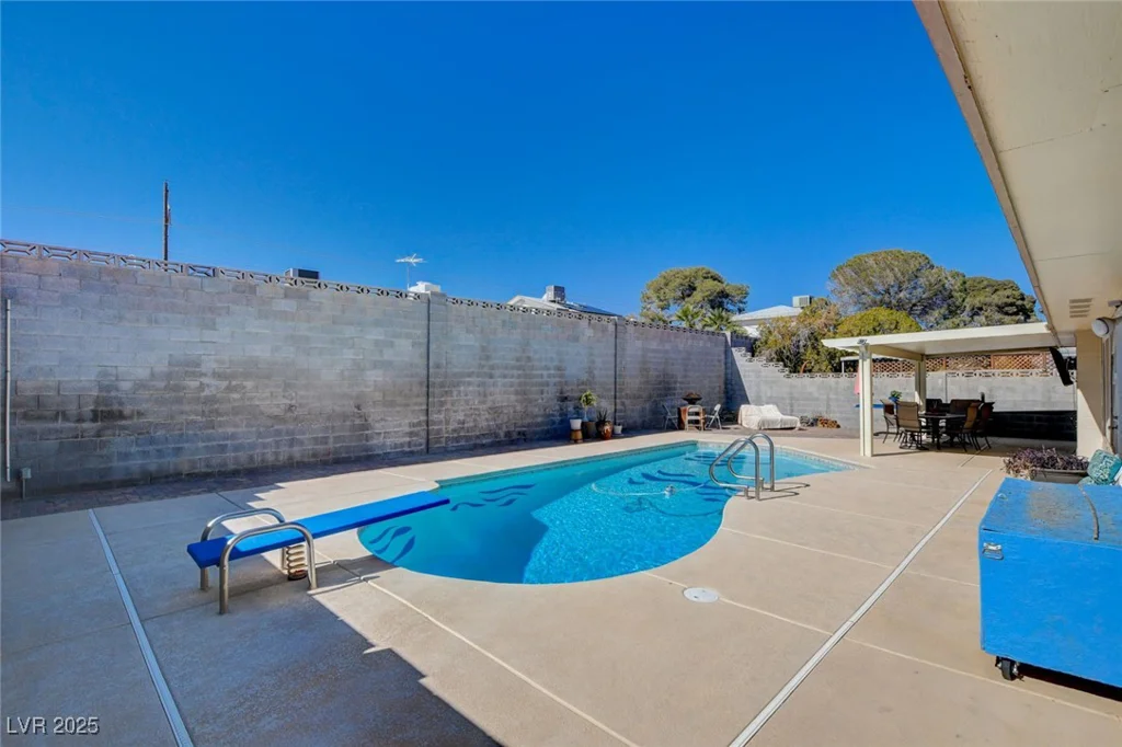 216 Candlelight, Las Vegas, NV 89145